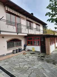 Casa di campagna ristrutturata con terreno in vend