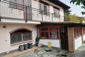 Casa di campagna ristrutturata con terreno in vend