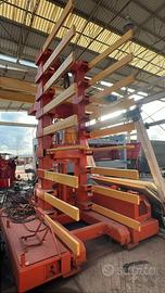 Impianto manufatti robot ascensore e discensore