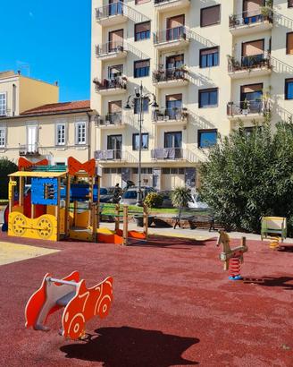 Piazza mazzini - ampio locale commerciale