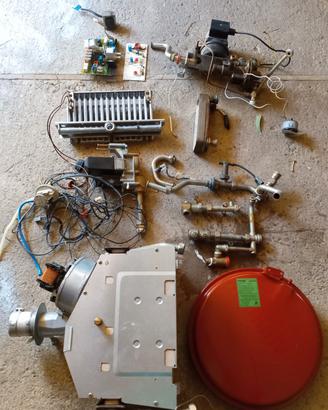 pezzi usati per caldaia a gas Vaillant VMW 242 E