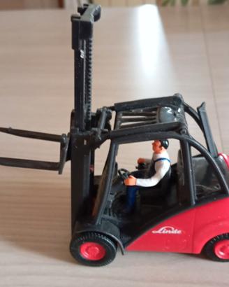 modellino carrello elevatore Linde giocattolo 