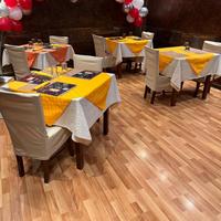 Tavolo in legno con 2 sedie