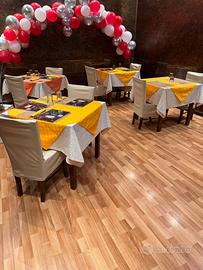 Tavolo in legno con 2 sedie