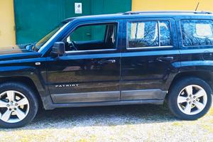 Jeep Patriot 4WD SPORT con gancio traino