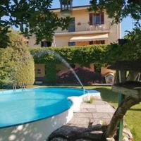 Appartamento in villa piscina e vista lago