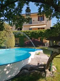 Appartamento in villa piscina e vista lago