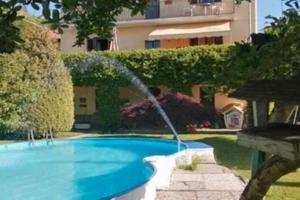 Appartamento in villa piscina e vista lago
