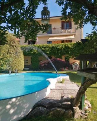 Appartamento in villa piscina e vista lago