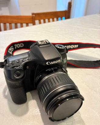 Canon EOS 70 D con obiettivo Canon 18-55