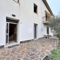 BIFAMILIARE A MONTEGRIDOLFO