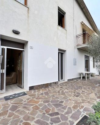 BIFAMILIARE A MONTEGRIDOLFO