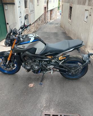 Yamaha MT-09 SP (2020) - Solo 15.000 km - Full Acc
