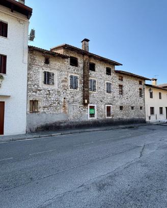 CASA RUSTICA CON POTENZIALE STRAORDINARIO