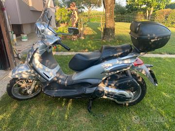 Beverly 500 con pochi km 
