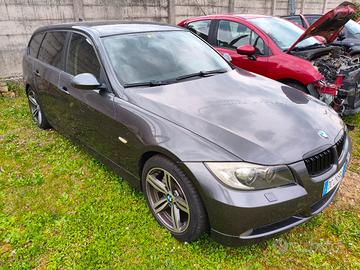 BMW 320D INCIDENTATO