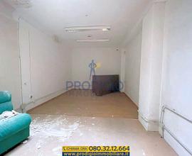 Locale 224 mq zona Corso Umberto 3 ingressi
