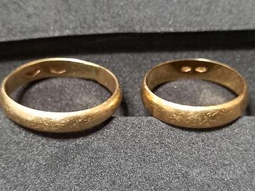 Lotto di 2 fedi nuziali in oro giallo 18K.
