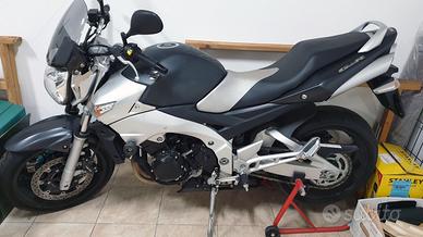 Suzuki GSR 600