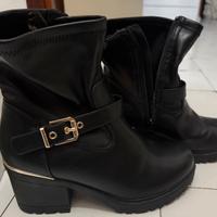Stivali donna n 40 con fibbia oro
