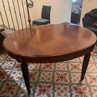 Tavolo antico ovale in legno e quattro sedie