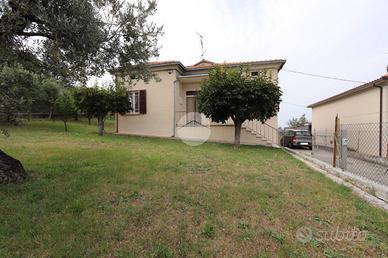 CASA INDIPENDENTE A CONTROGUERRA