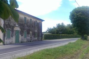 Casa a due piani con ampio scoperto