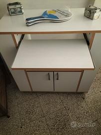 Mobiletto utile per base TV 