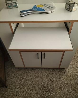 Mobiletto utile per base TV 