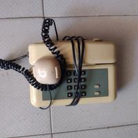 Telefoni da tavolo retrò con cavo usati