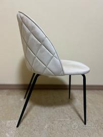 48 Sedie in velluto beige con gambe nere