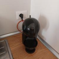 macchina del caffè Nescafe' dolce gusto