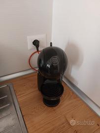 macchina del caffè Nescafe' dolce gusto