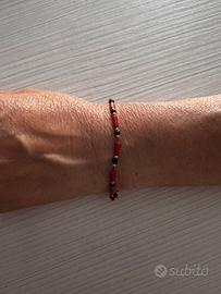 Bracciale corallo rosso tubolari con nero