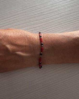 Bracciale corallo rosso tubolari con nero