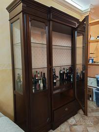 Vetrina in legno stile classico