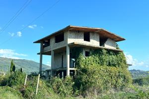 Ferentino struttura con terreno