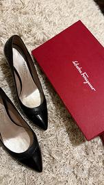 décolleté nere firmate Salvatore

Ferragamo 