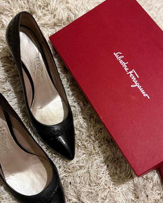 décolleté nere firmate Salvatore

Ferragamo 