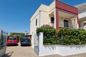 Villa 6 vani + acc.ri + giardino + posti auto