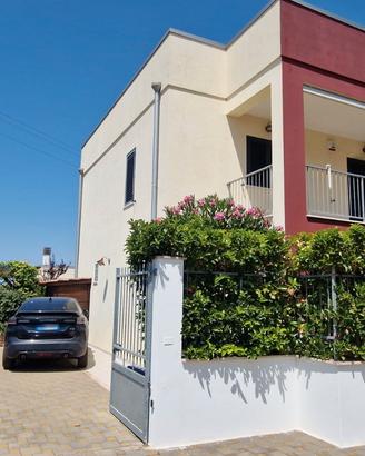 Villa 6 vani + acc.ri + giardino + posti auto