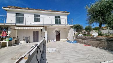 3 LOCALI A CASTELLABATE