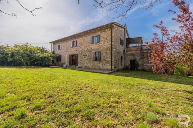 Affascinante Casa Colonica in Stile Toscano