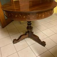 Tavolo rotondo in massello lavorato