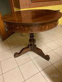 Tavolo rotondo in massello lavorato