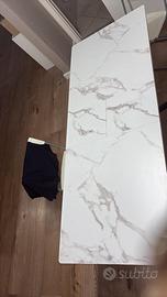Tavolo effetto marmo