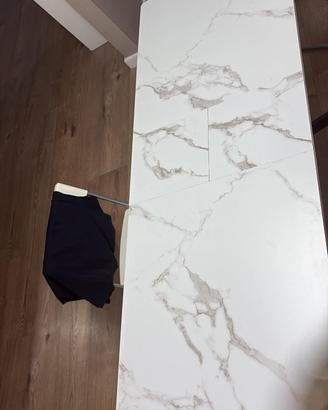 Tavolo effetto marmo