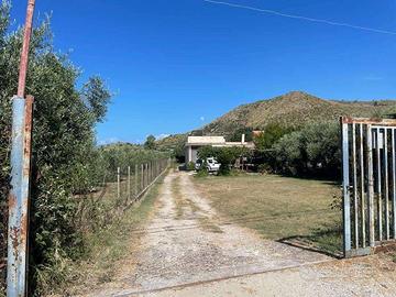 Villa di 280 m² con più di 5 locali a Mondragone