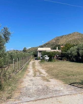 Villa di 280 m² con più di 5 locali a Mondragone