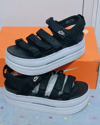Sandali sportivi con plateau Nike n.38